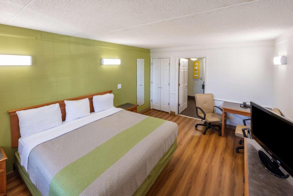 King Room - Disability Access - Smoking interior